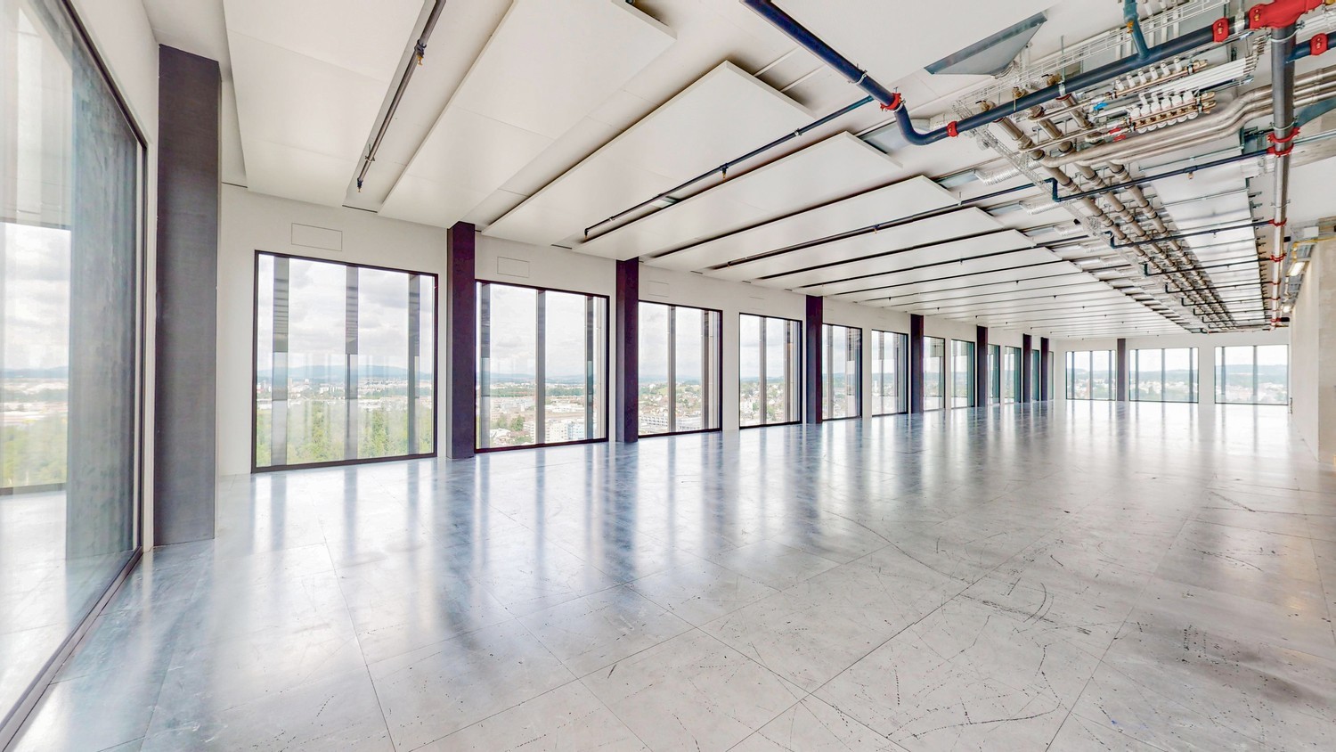718m² office