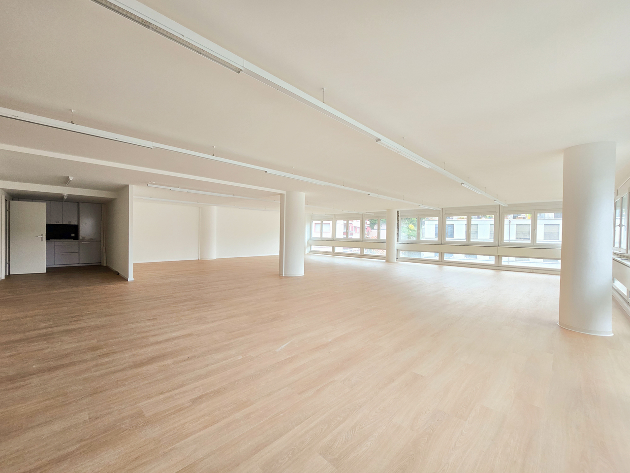 230m² office