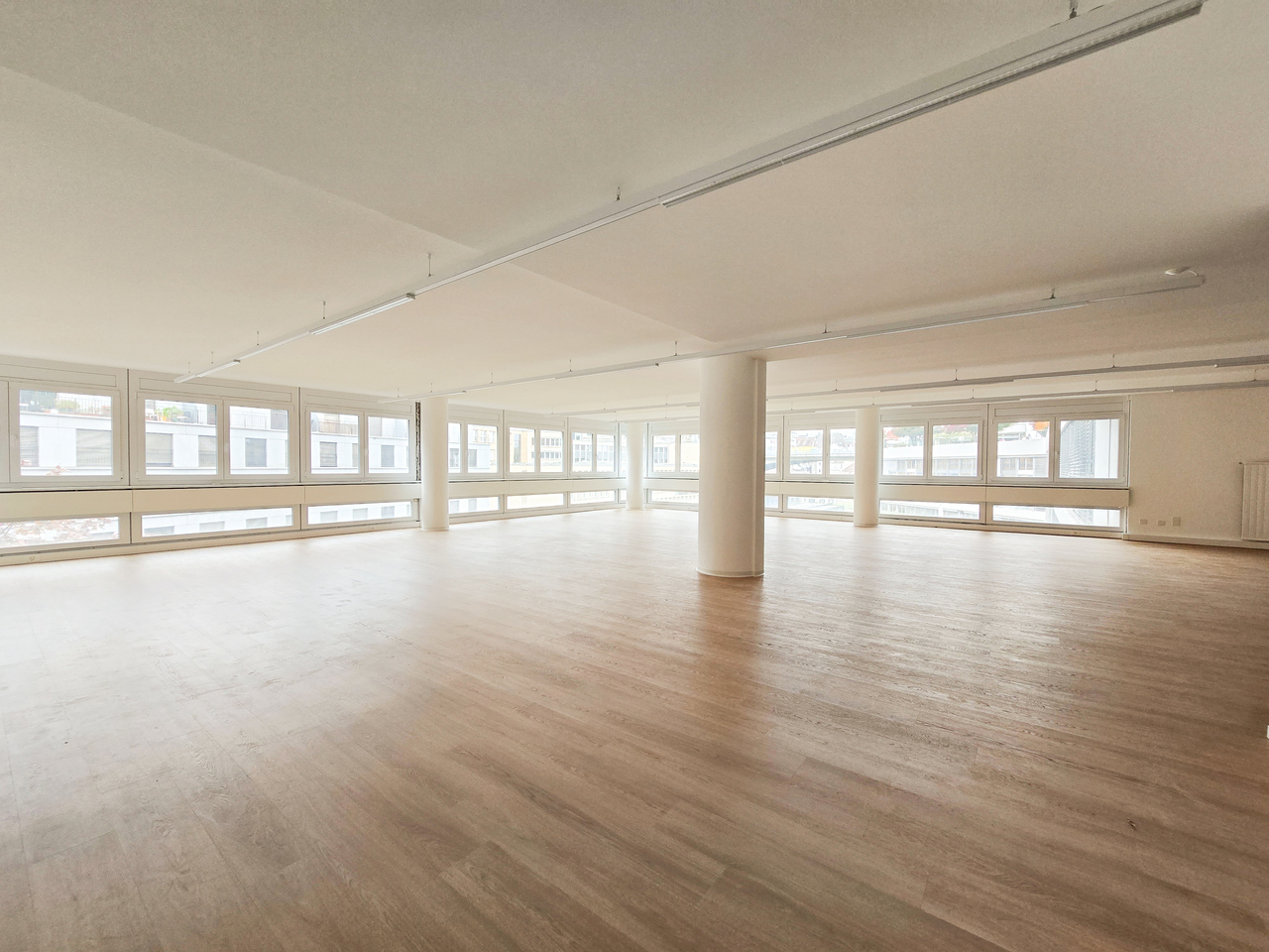 230m² office