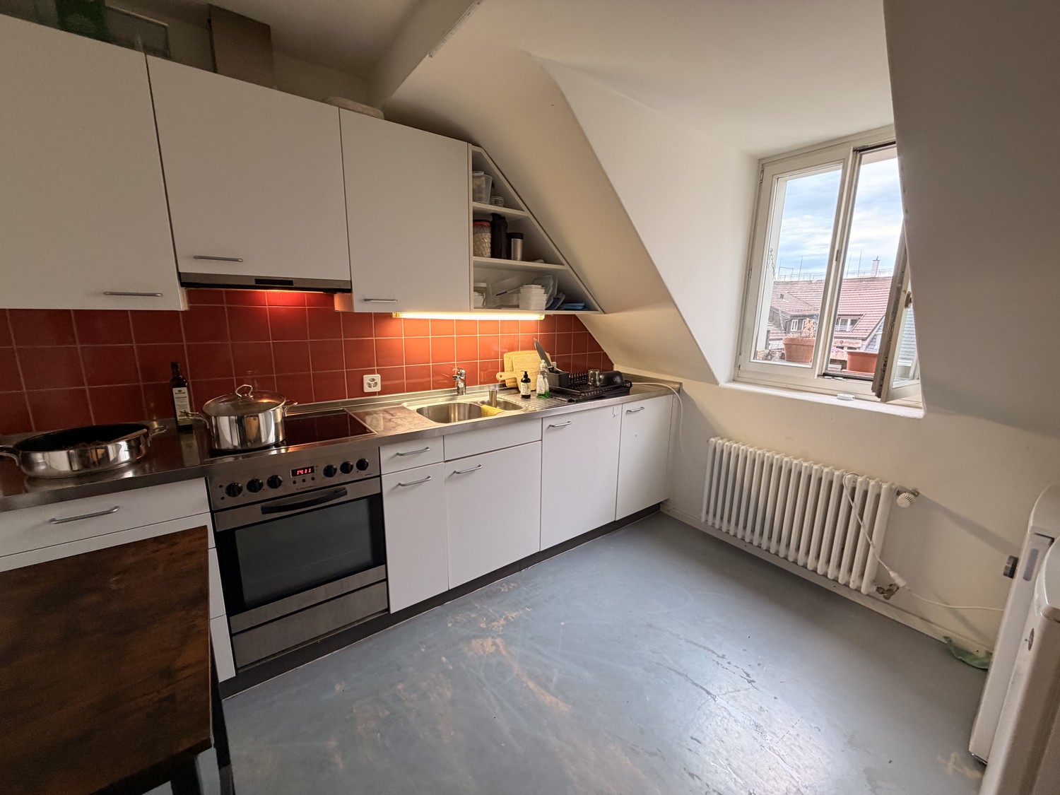 Chambre en colocation

Recherche colocataire : Zurich !!

Je suis une personne d'origine sud-asiatique de 33 ans travaillant dans le marketing et les arts. Je suis très propre, attentionnée, sociable, je cuisine chaque semaine et j'aime sortir, mais je ne suis pas une grande adepte des fêtes.
Je rec