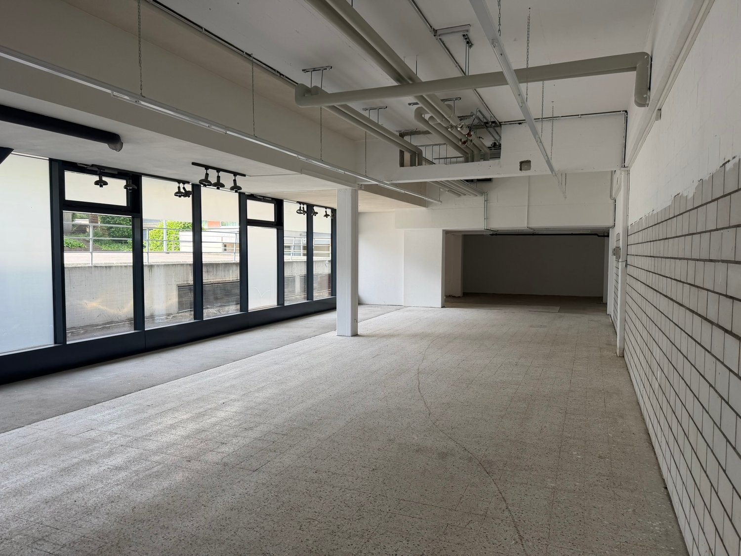 Magasin de 320m²