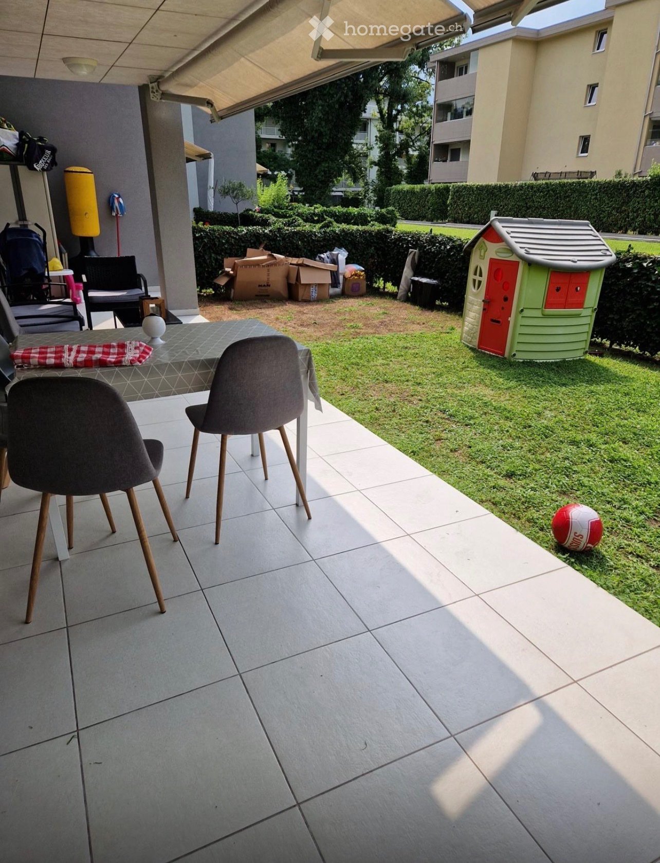 Je cherche un repreneur pour un charmant appartement avec jardin, 1400 fr + 200 fr de charges, possibilité de parking à 100 fr en garage, photo 3 sur 5