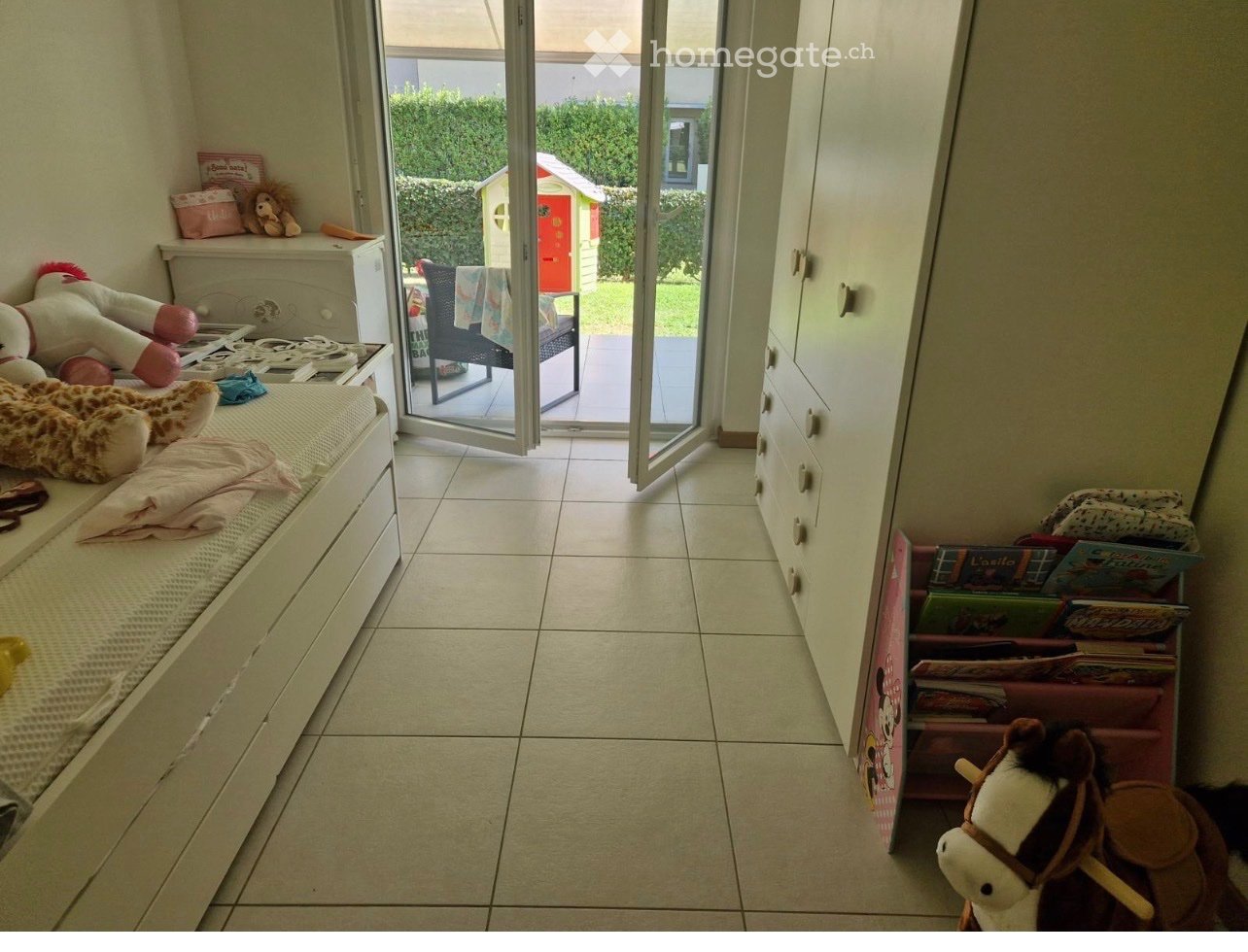 Je cherche un repreneur pour un charmant appartement avec jardin, 1400 fr + 200 fr de charges, possibilité de parking à 100 fr en garage, photo 2 sur 5