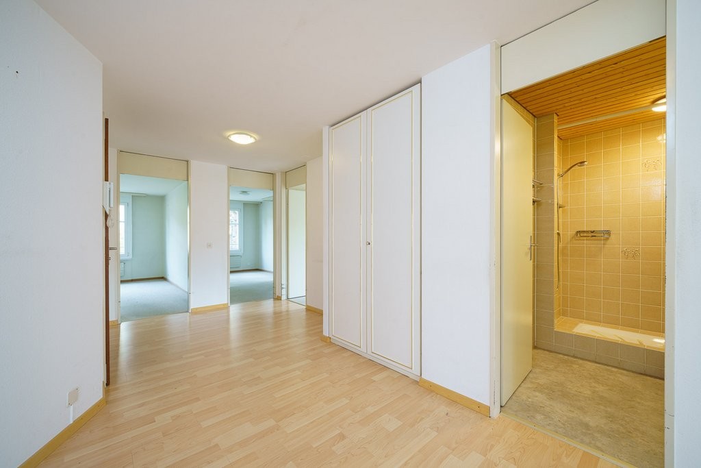 4.5 pièces
1er étage

Vous recherchez un appartement spacieux dans un emplacement central à Sissach ?

Cet appartement de 4.5 pièces avec environ 90 m2 de surface habitable offre beaucoup d'espace pour les couples, les familles ou tous ceux qui aiment vivre avec de l'espace.

Emplacement attractif à, photo 1 sur 10