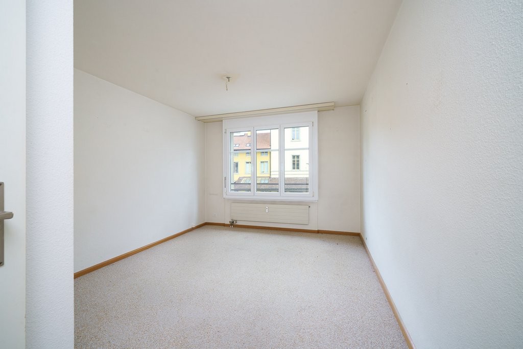 4.5 pièces
1er étage

Vous recherchez un appartement spacieux dans un emplacement central à Sissach ?

Cet appartement de 4.5 pièces avec environ 90 m2 de surface habitable offre beaucoup d'espace pour les couples, les familles ou tous ceux qui aiment vivre avec de l'espace.

Emplacement attractif à, photo 10 sur 10