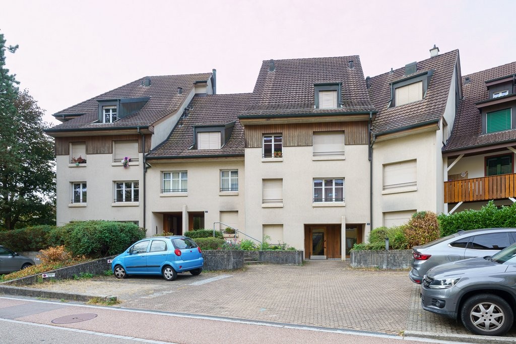4.5 pièces
1er étage

Vous recherchez un appartement spacieux dans un emplacement central à Sissach ?

Cet appartement de 4.5 pièces avec environ 90 m2 de surface habitable offre beaucoup d'espace pour les couples, les familles ou tous ceux qui aiment vivre avec de l'espace.

Emplacement attractif à, photo 2 sur 10