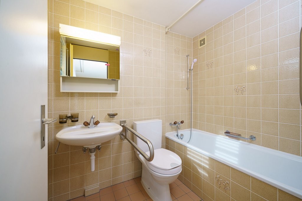4.5 pièces
1er étage

Vous recherchez un appartement spacieux dans un emplacement central à Sissach ?

Cet appartement de 4.5 pièces avec environ 90 m2 de surface habitable offre beaucoup d'espace pour les couples, les familles ou tous ceux qui aiment vivre avec de l'espace.

Emplacement attractif à, photo 9 sur 10