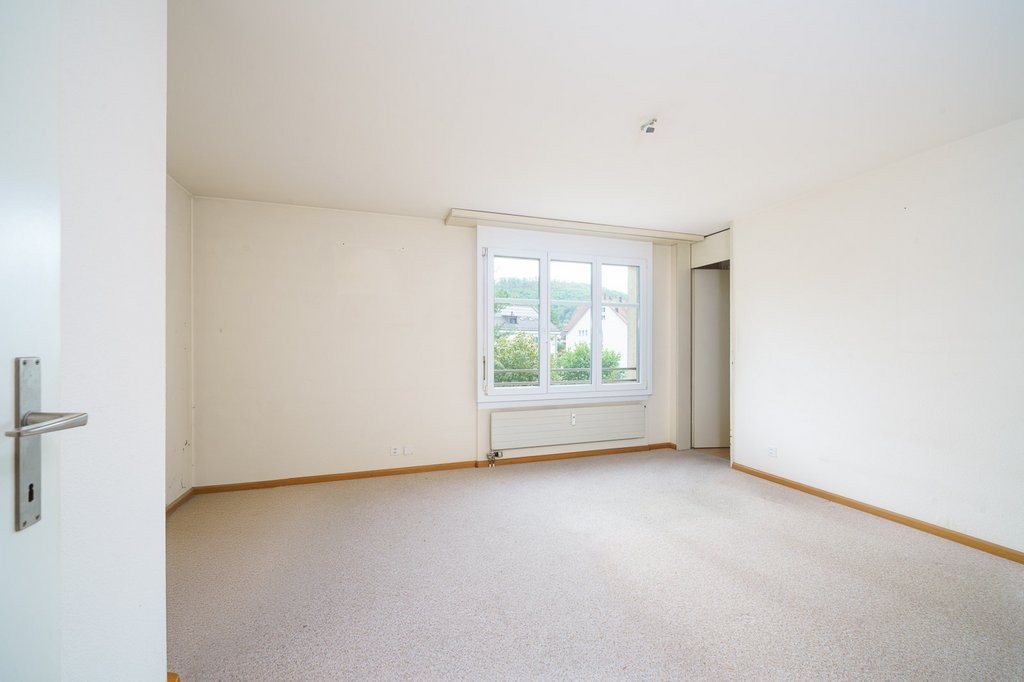 4.5 pièces
1er étage

Vous recherchez un appartement spacieux dans un emplacement central à Sissach ?

Cet appartement de 4.5 pièces avec environ 90 m2 de surface habitable offre beaucoup d'espace pour les couples, les familles ou tous ceux qui aiment vivre avec de l'espace.

Emplacement attractif à, photo 8 sur 10