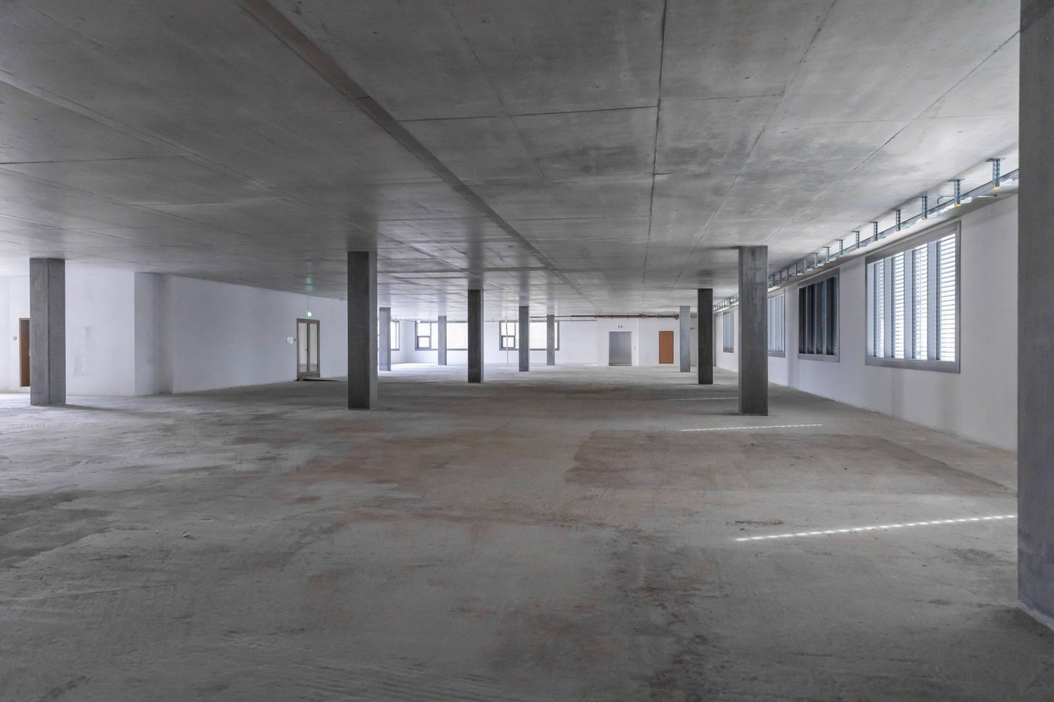 500m² office