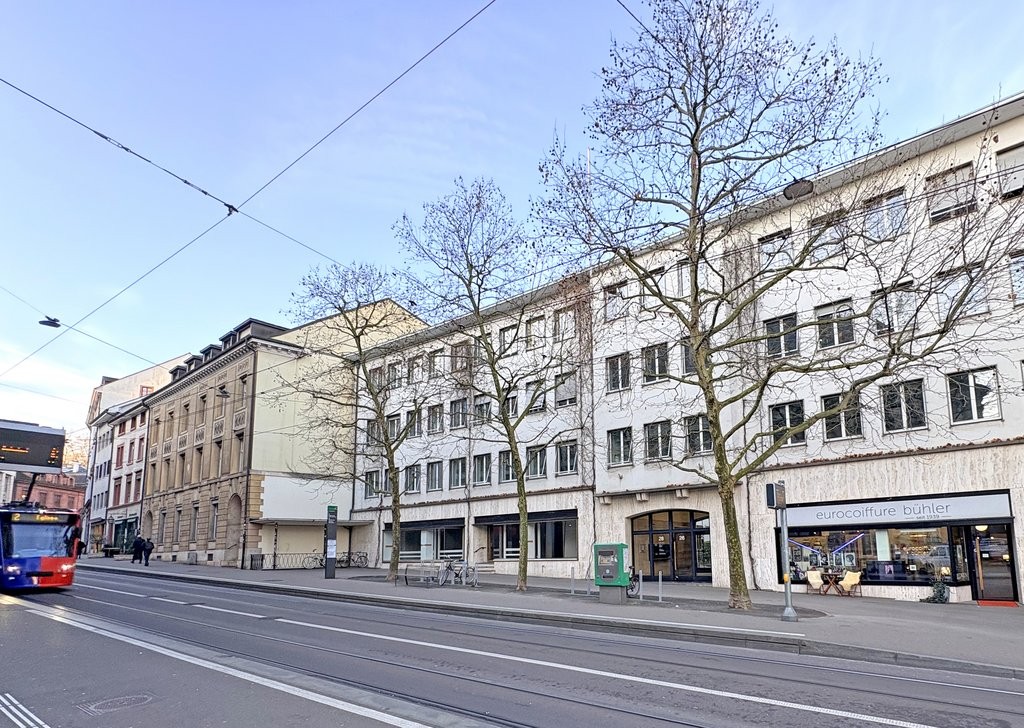 296m² shop, photo 1 sur 10