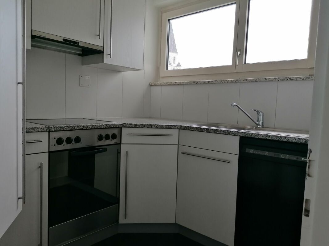 Appartement de 2 ½ pièces

Appartement familial au centre

Appartement de 2.5 pièces

Un appartement lumineux au centre de Neuhausen, au 7ème étage avec une superbe vue sur les chutes du Rhin, est prêt pour vous.
Cet appartement de 2.5 pièces avec balcon vitré se présente de manière intemporelle et , photo 5 sur 10