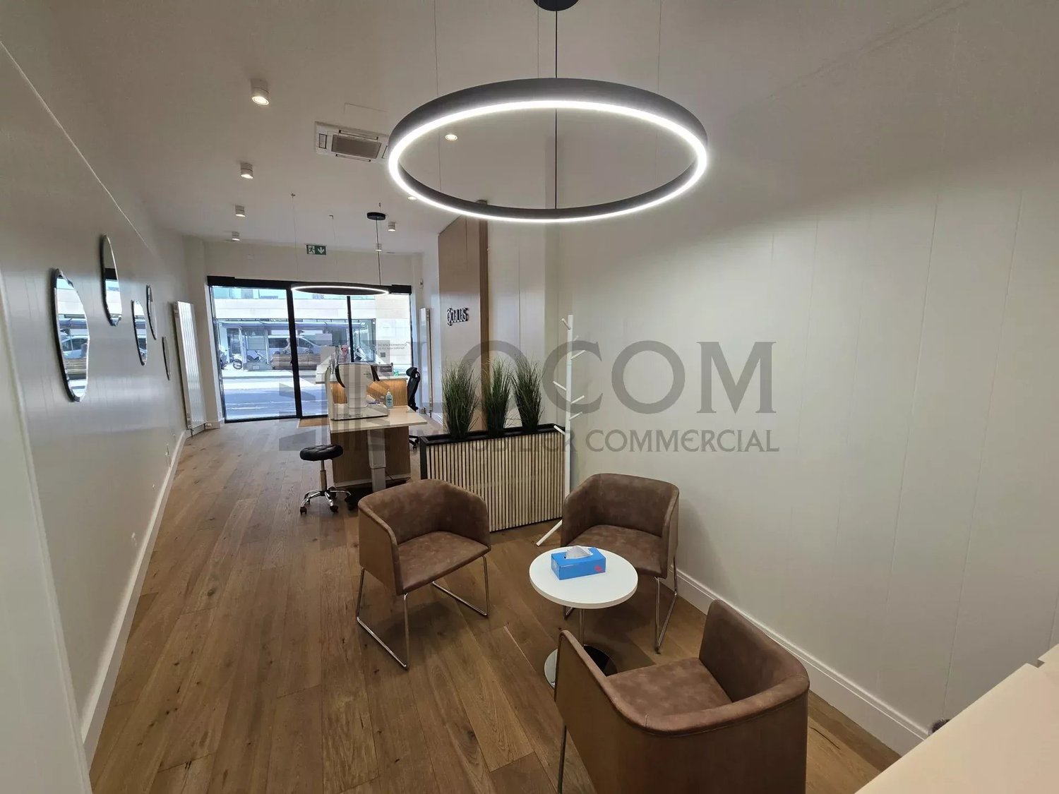 75m² shop