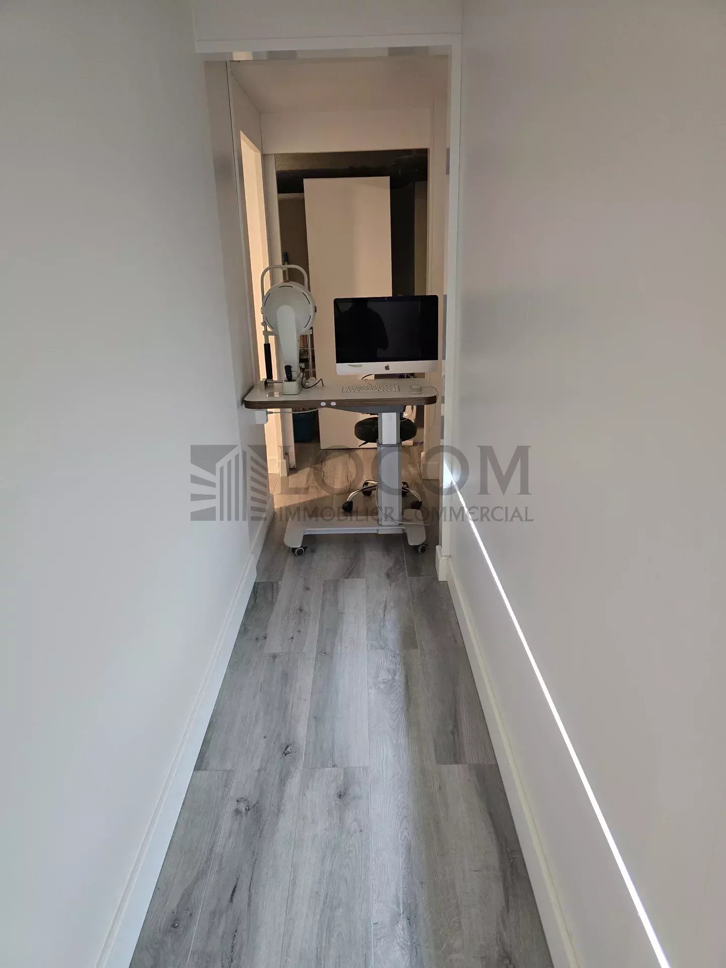 75m² shop