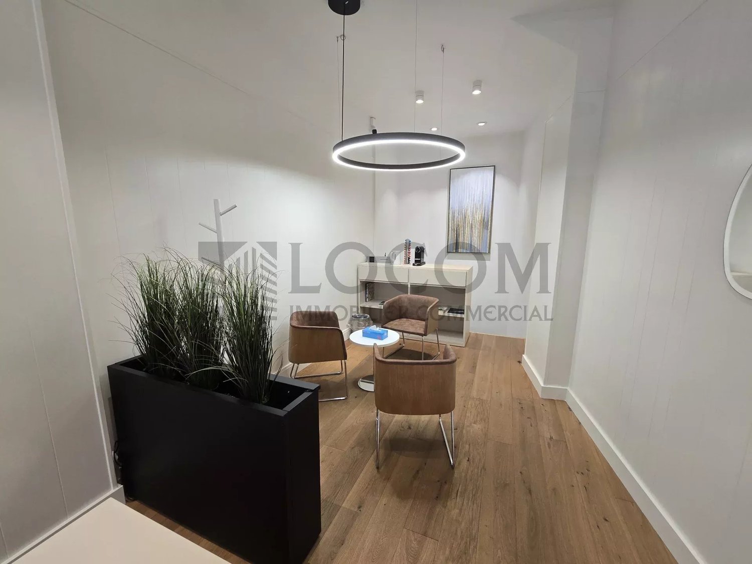 75m² shop