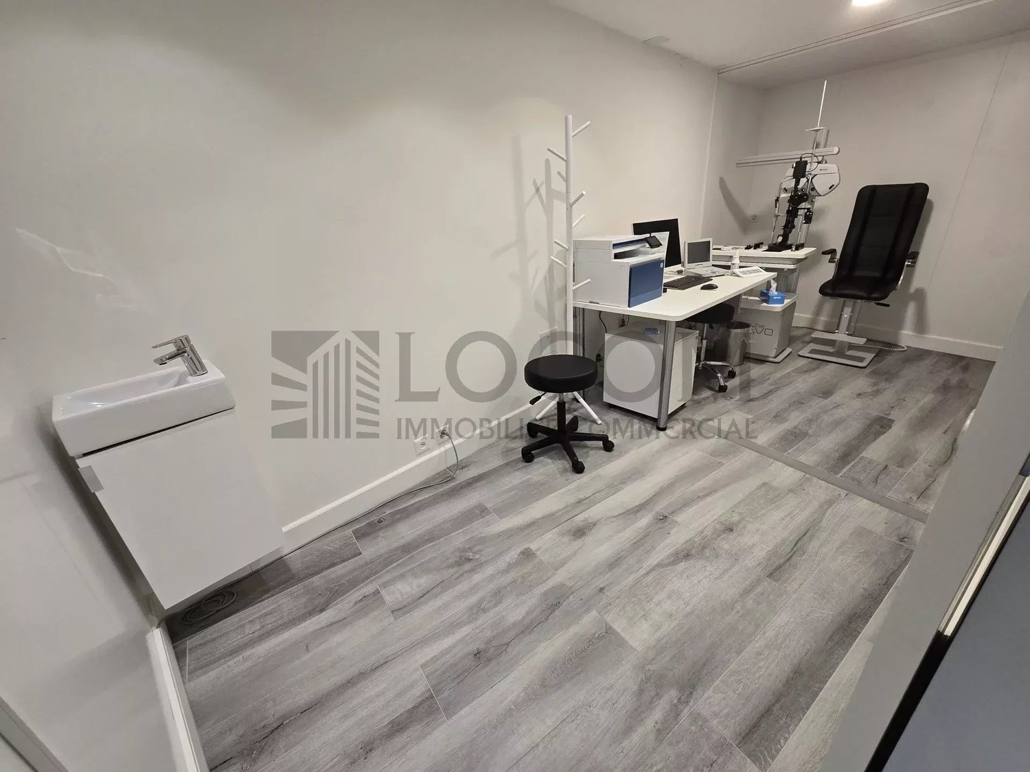 75m² shop