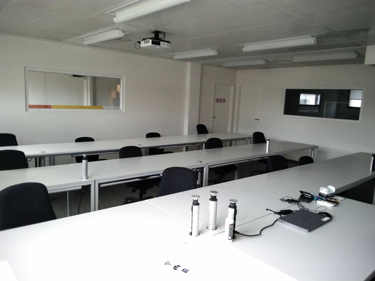200m² office