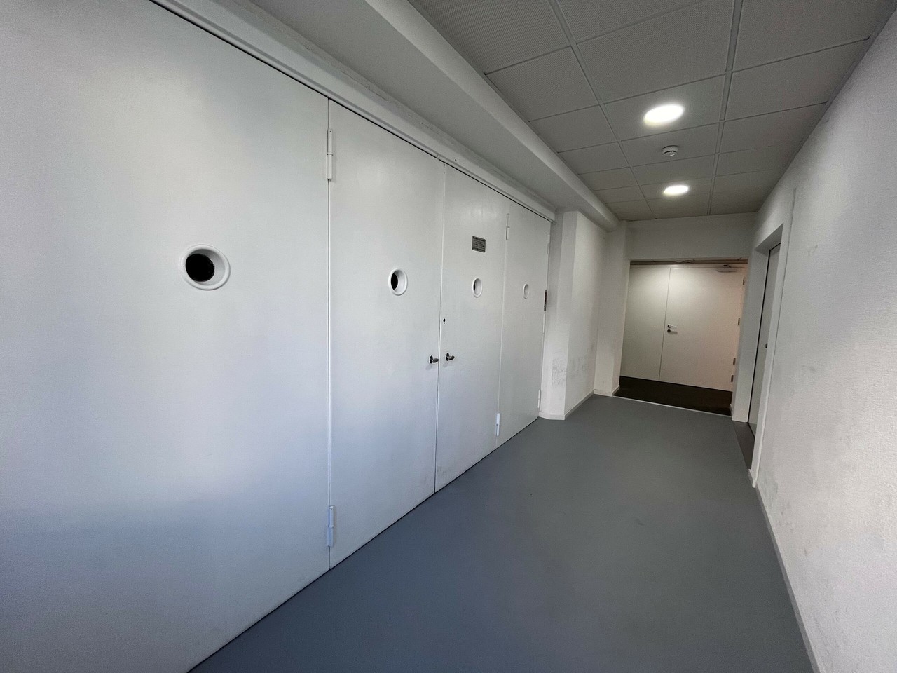 200m² office