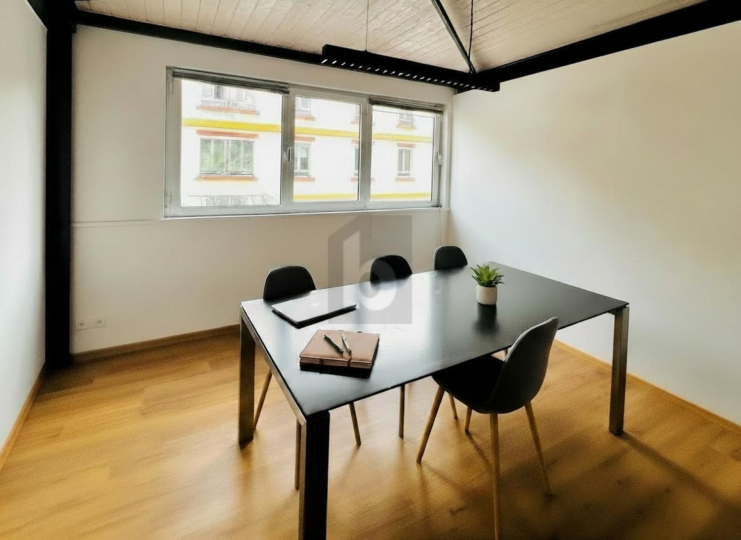12m² office