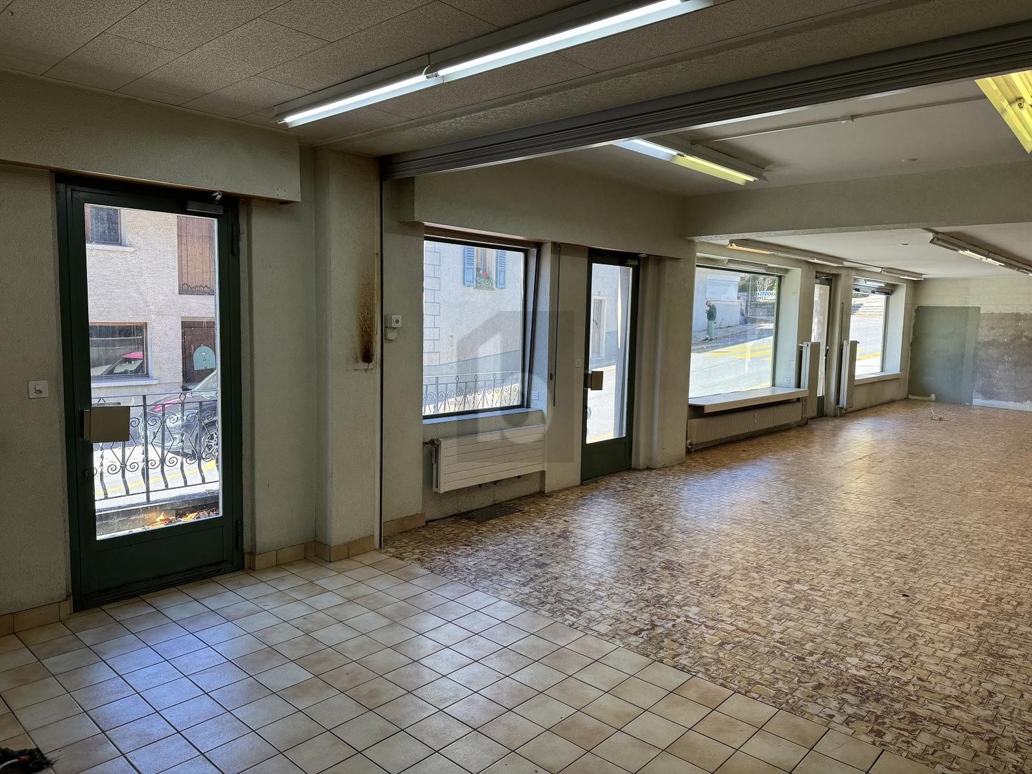 190m² shop, photo 3 sur 4