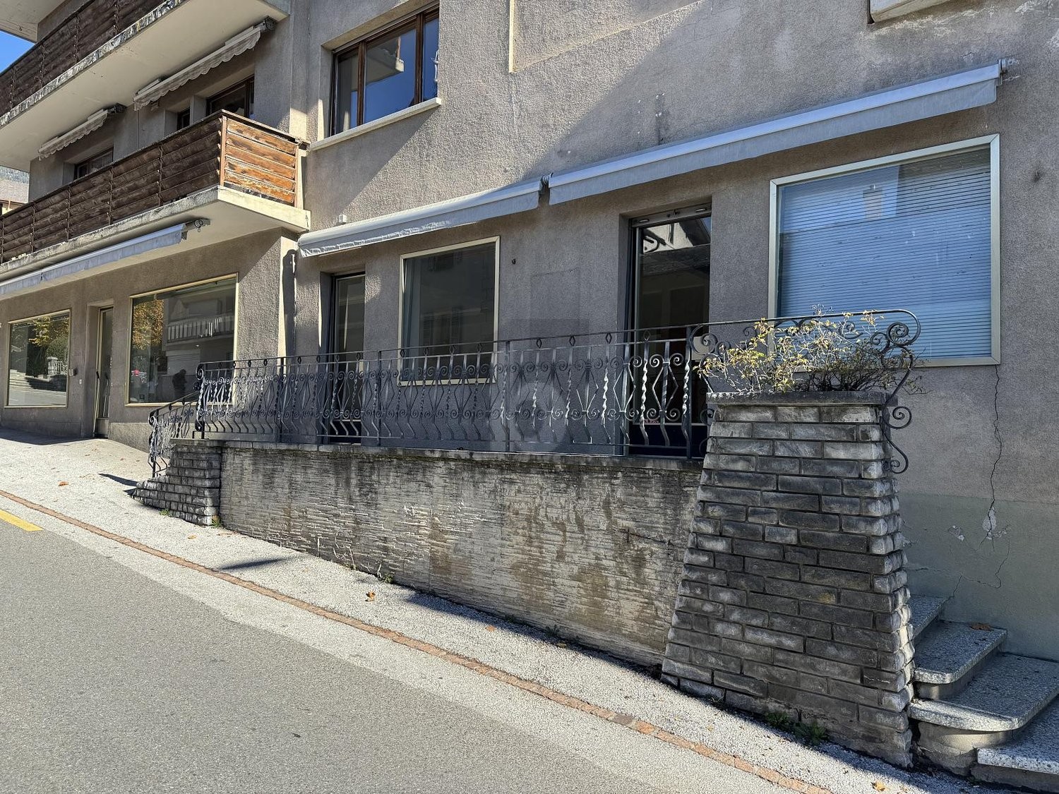 190m² shop, photo 1 sur 4
