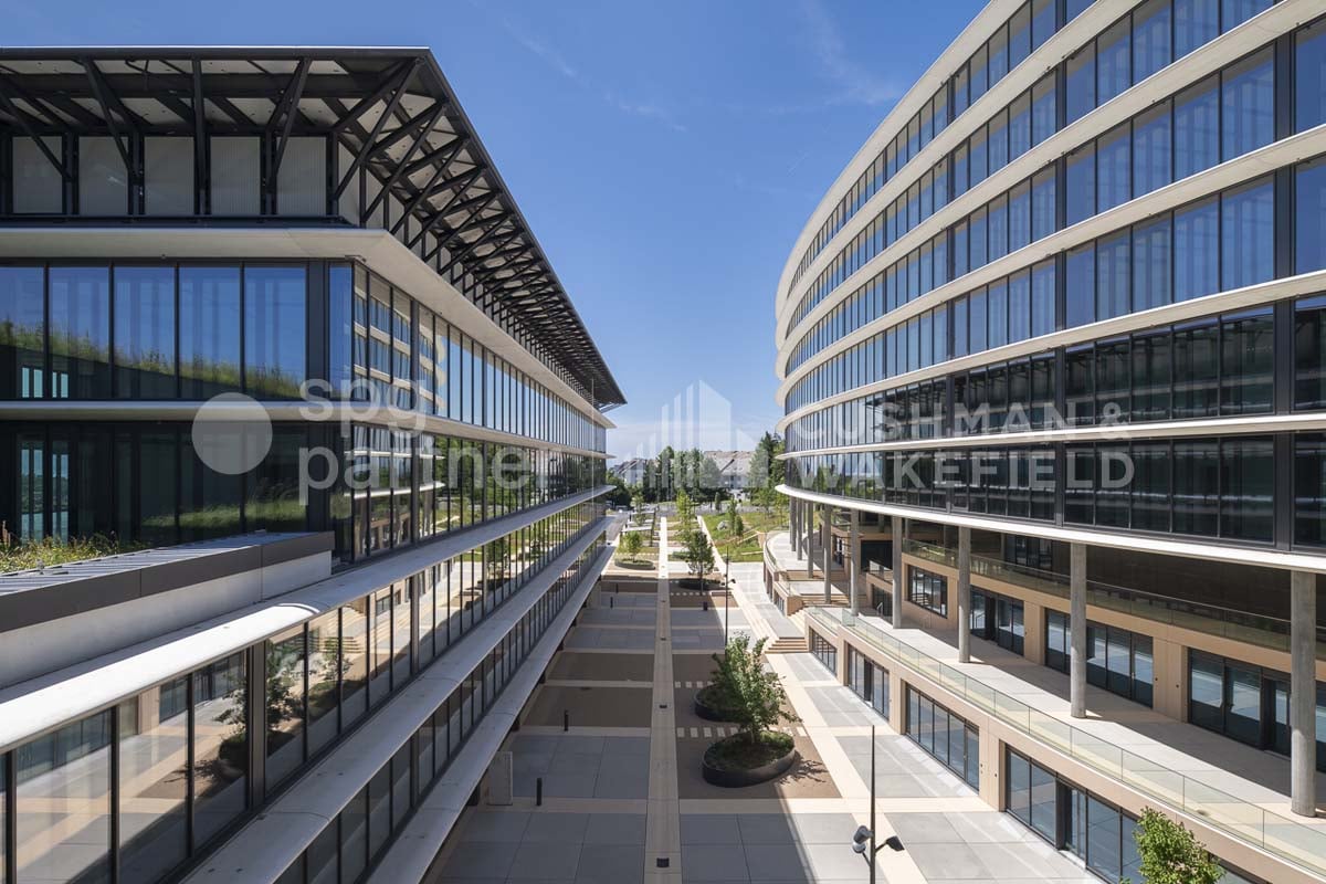 303m² office