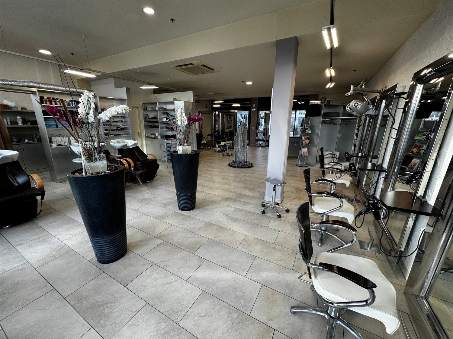 102m² coiffeur, photo 5 sur 8