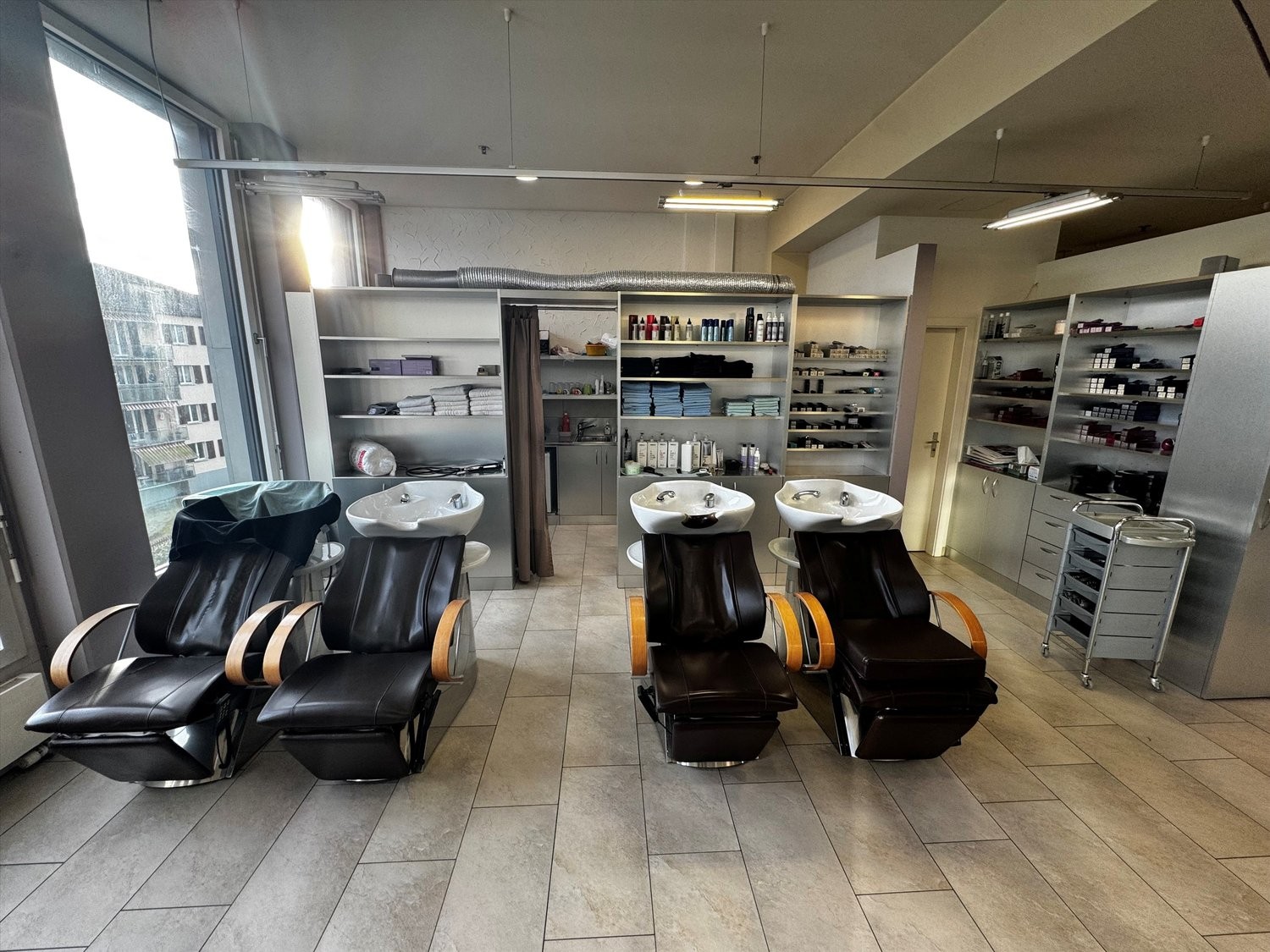 102m² coiffeur, photo 6 sur 8