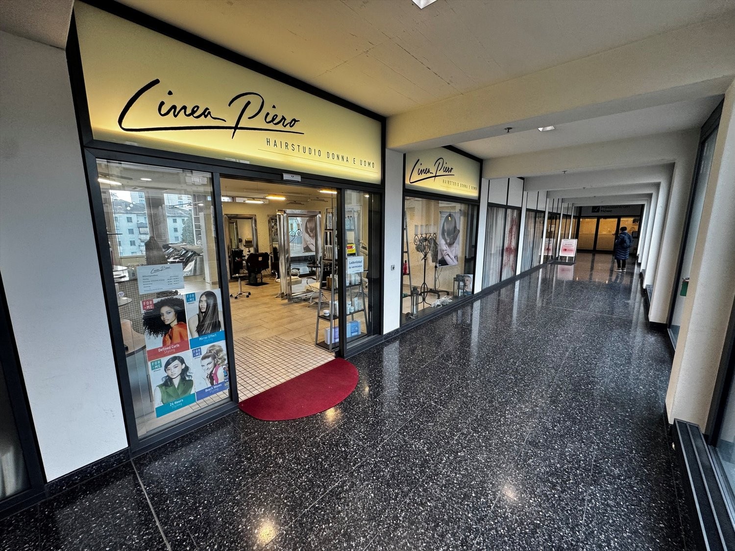 102m² coiffeur, photo 2 sur 8