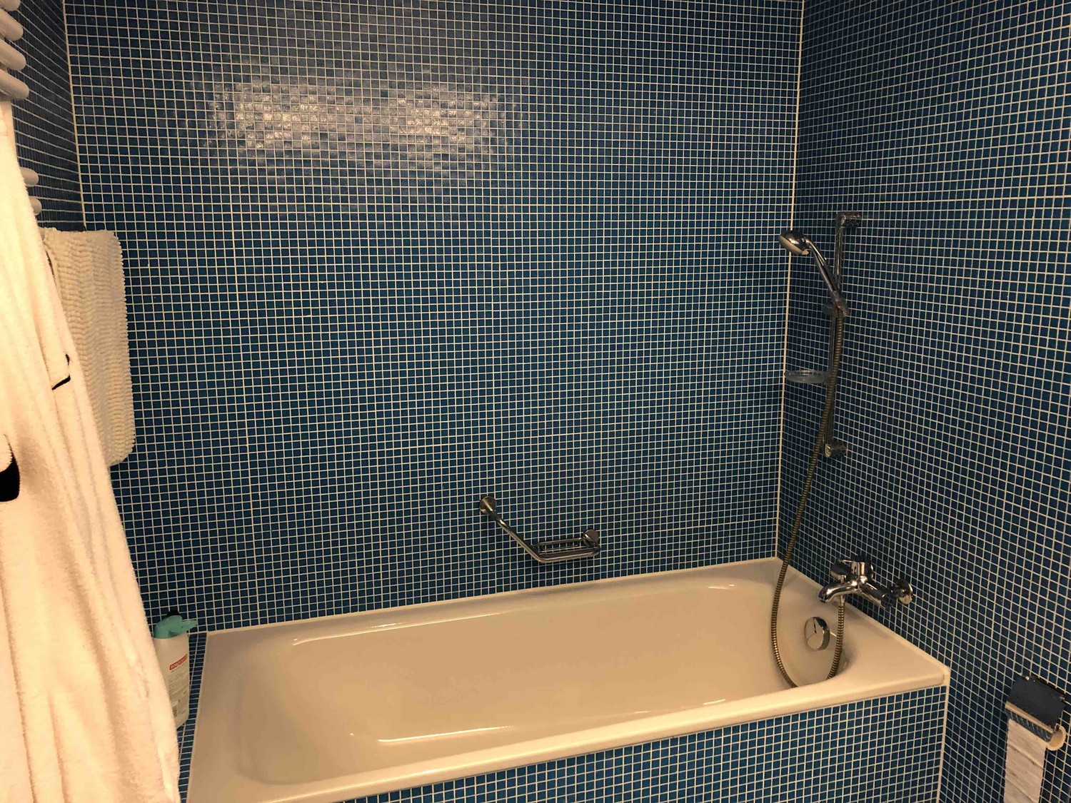 Chambre en colocation

Deux chambres lumineuses et entièrement meublées dans un appartement en excellent état, parfait pour les étudiants, les professionnels ou les couples. Tout ce dont vous avez besoin à distance de marche : gare (5 minutes à pied), trois supermarchés à moins de 300 m, cafés, rest