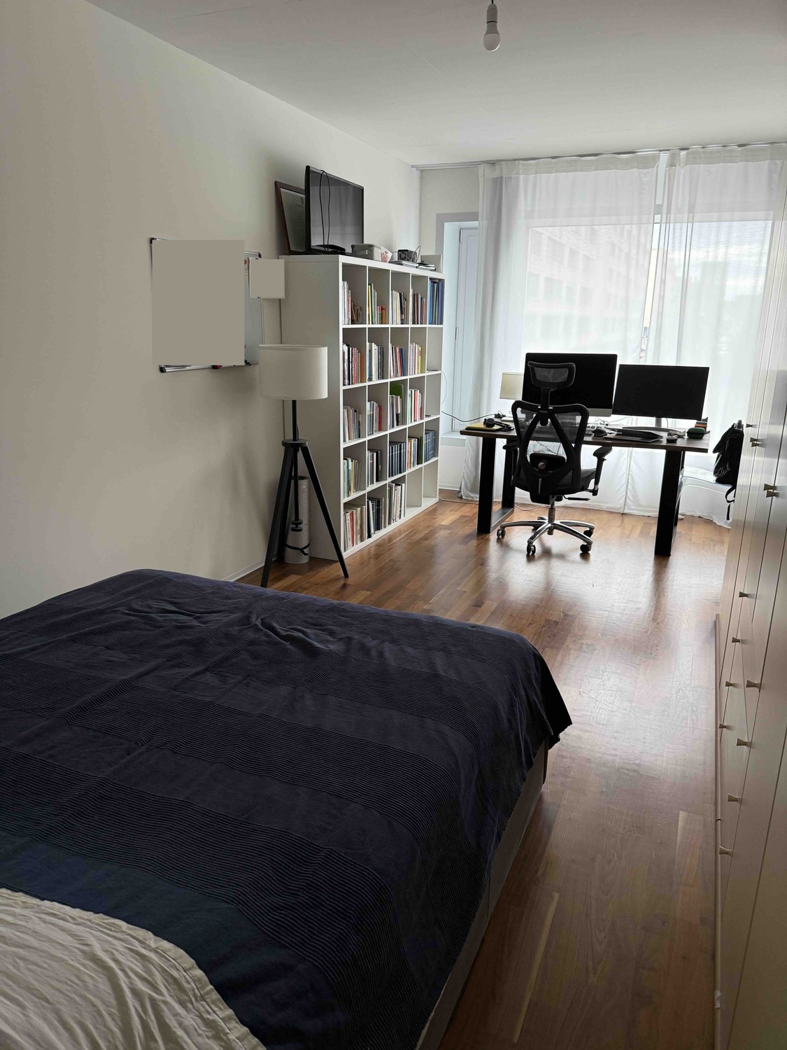 Chambre en colocation

Deux chambres lumineuses et entièrement meublées dans un appartement en excellent état, parfait pour les étudiants, les professionnels ou les couples. Tout ce dont vous avez besoin à distance de marche : gare (5 minutes à pied), trois supermarchés à moins de 300 m, cafés, rest