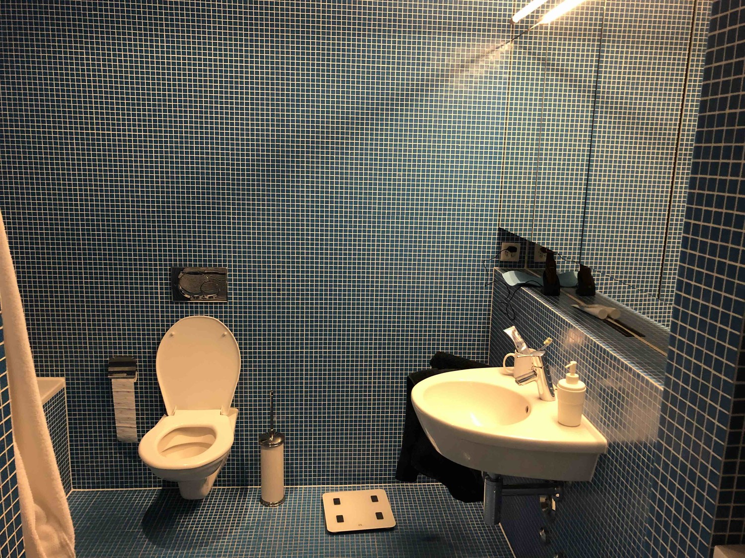 Chambre en colocation

Deux chambres lumineuses et entièrement meublées dans un appartement en excellent état, parfait pour les étudiants, les professionnels ou les couples. Tout ce dont vous avez besoin à distance de marche : gare (5 minutes à pied), trois supermarchés à moins de 300 m, cafés, rest