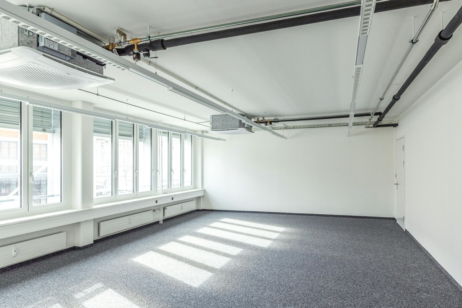 Bureau de 169m², photo 7 sur 9