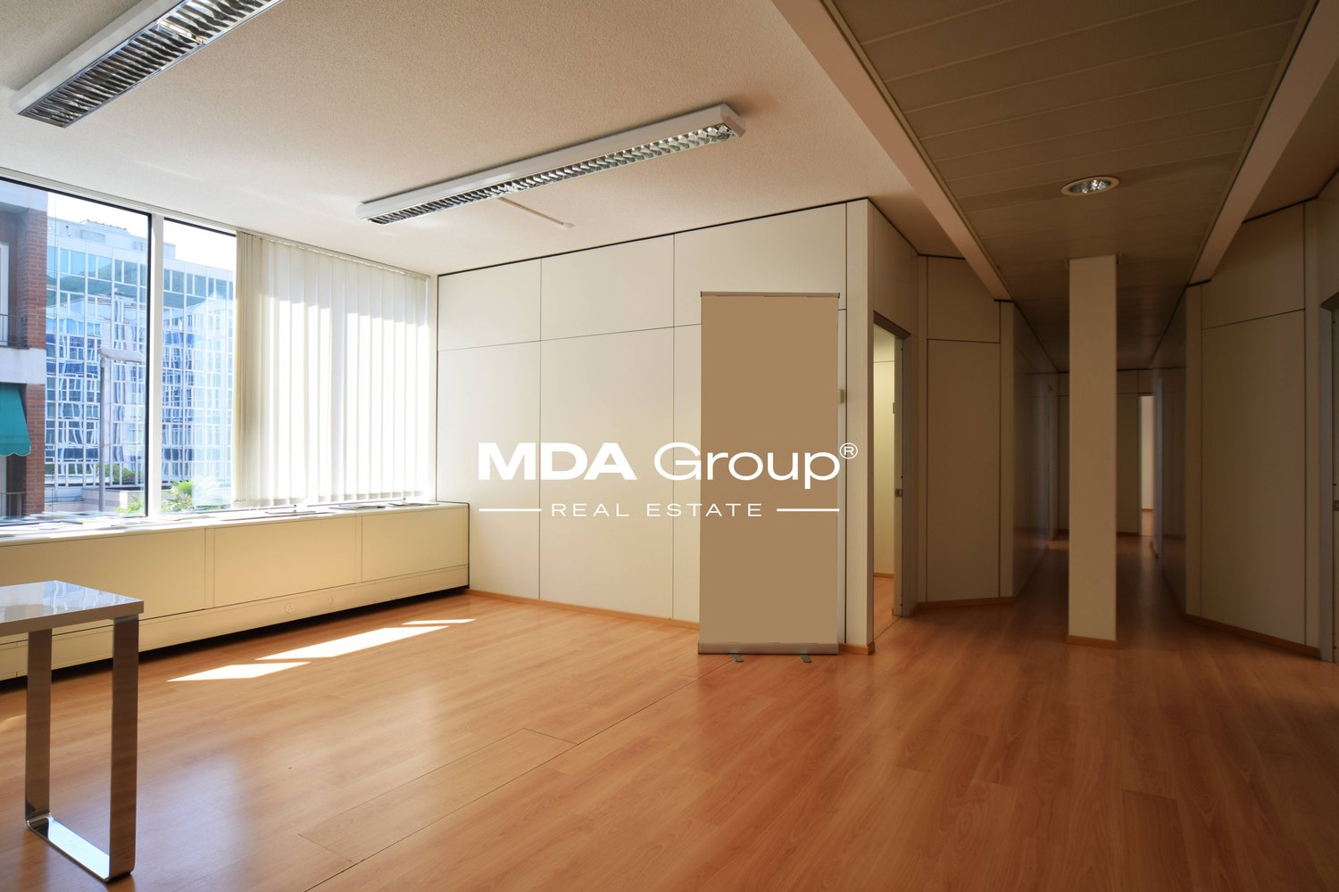 Bureau de 448m², photo 1 sur 7