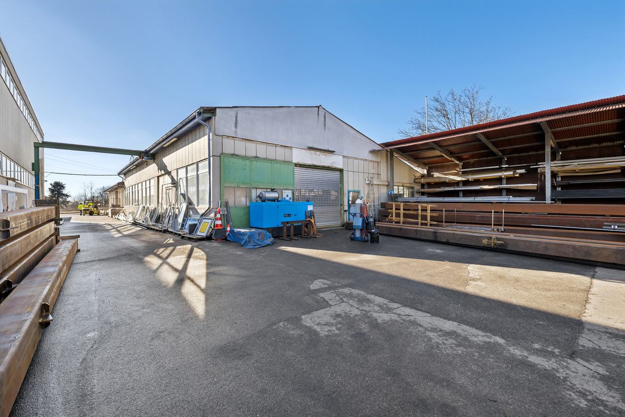 440m² storage room