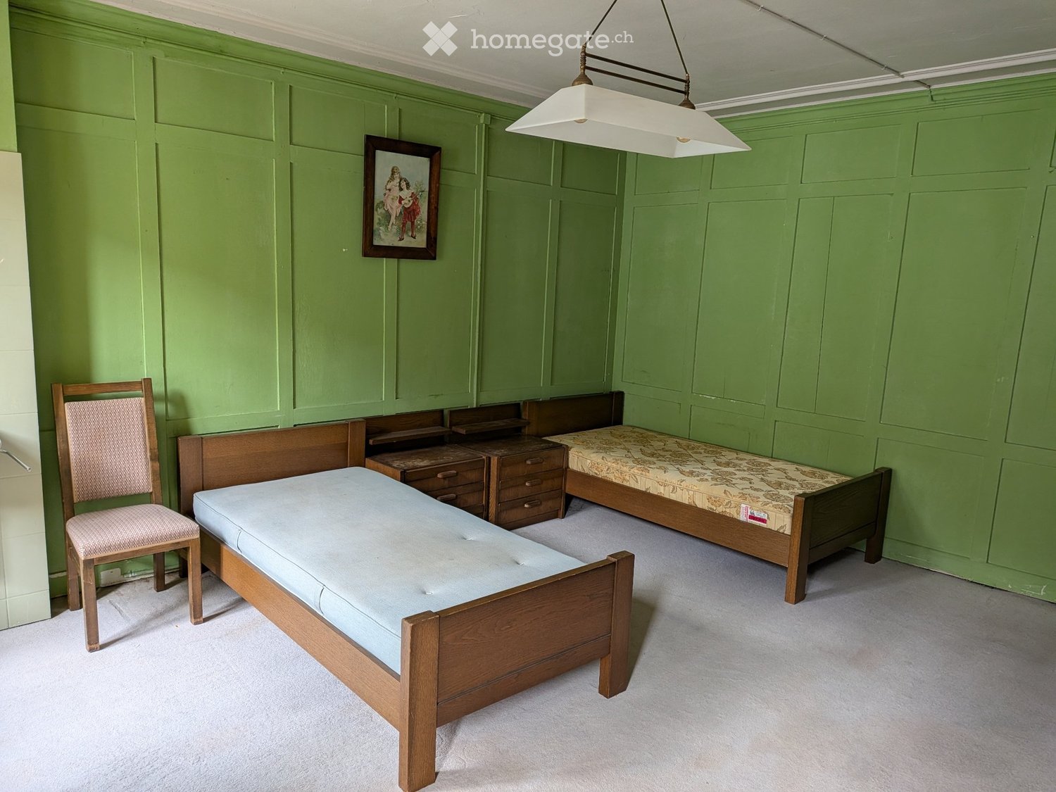 Appartement d'une pièce

Pièce spacieuse avec beaucoup d'espace au cœur du village de Diesbach. À proximité de la cascade et des pistes de ski de fond, la pièce invite à la détente et à l'activité., photo 2 sur 5