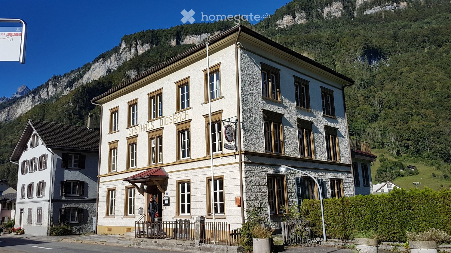 Appartement d'une pièce

Pièce spacieuse avec beaucoup d'espace au cœur du village de Diesbach. À proximité de la cascade et des pistes de ski de fond, la pièce invite à la détente et à l'activité., photo 1 sur 5