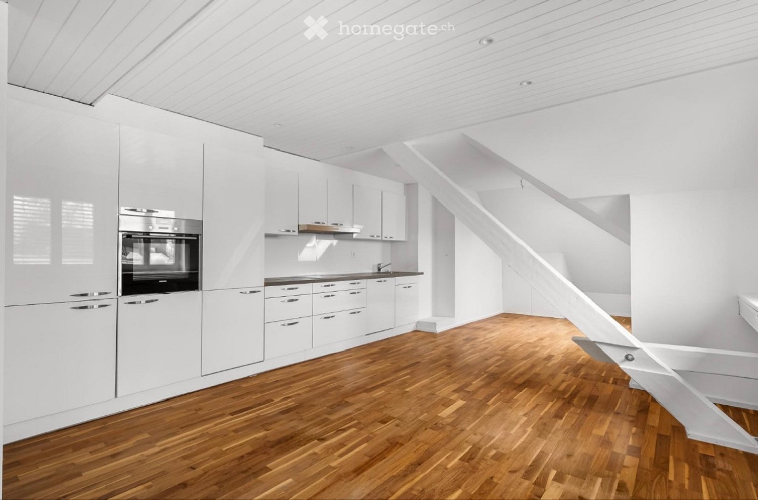 Recherche de locataire de remplacement !

À la Rorschacherstrasse 15 à Altstätten, nous louons un spacieux appartement de 5.5 pièces qui allie un mode de vie chaleureux sous des combles confortables à un équipement moderne.
Altstätten est le cœur battant de la vallée du Rhin. Depuis la Rorschacherst, photo 1 sur 4