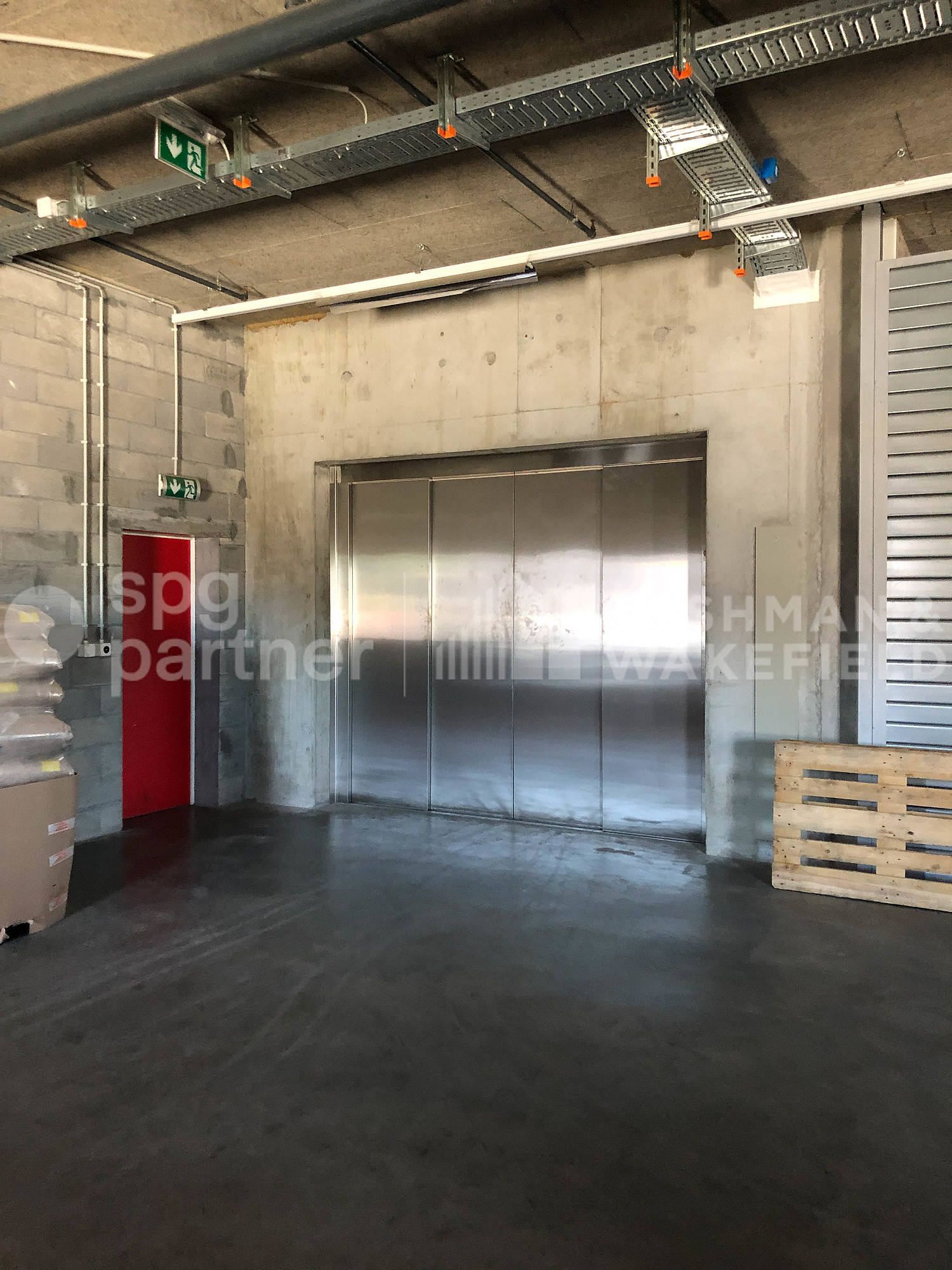 3500m² storage room