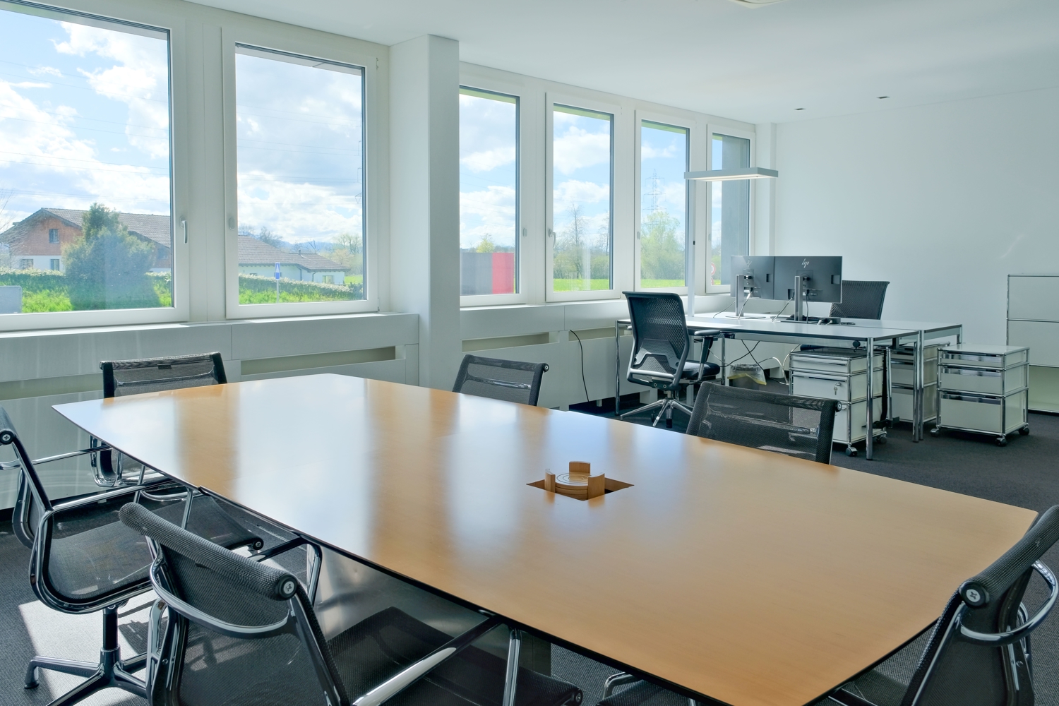 210m² office