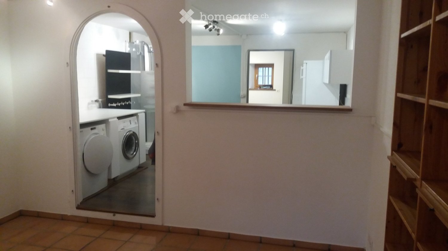 Petit appartement de 3 pièces avec véranda. Lave-linge / Sèche-linge, pour non-fumeurs.