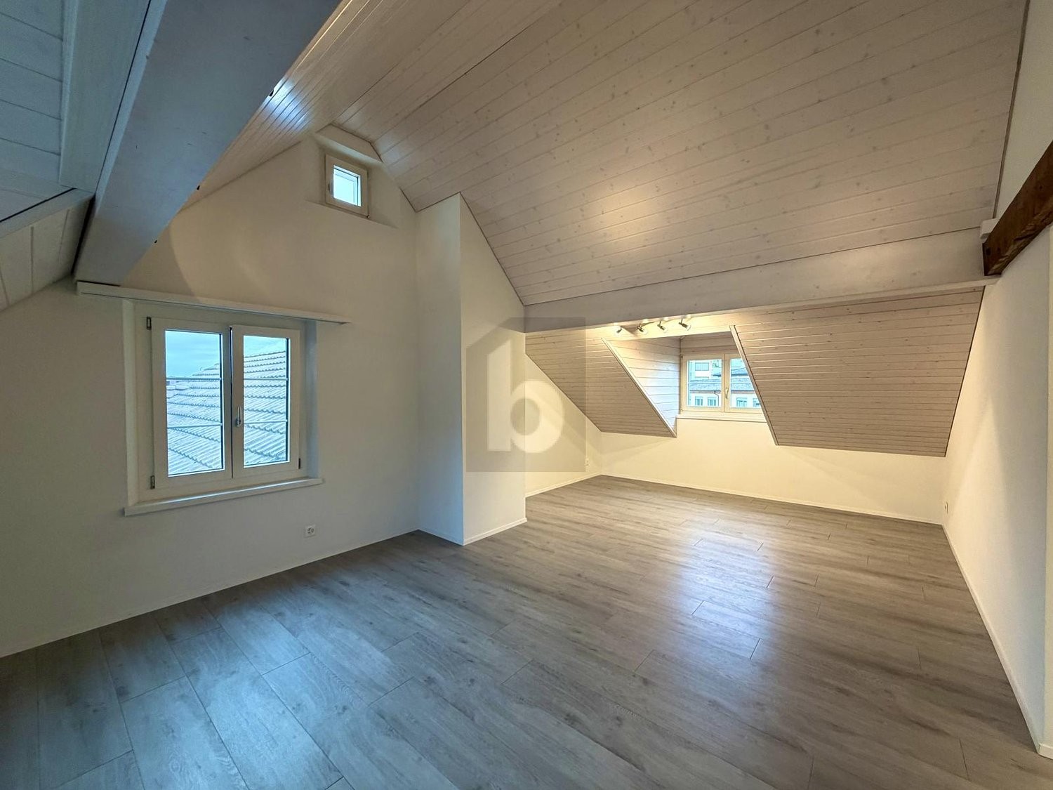 Appartement mansardé de 3 ½ pièces, photo 1 sur 4
