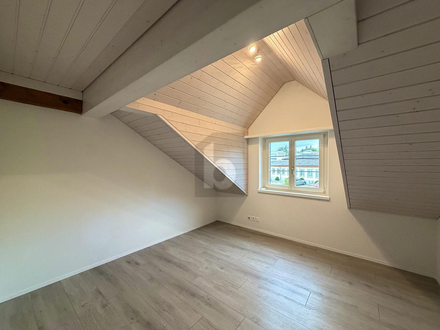 Appartement mansardé de 3 ½ pièces, photo 2 sur 4