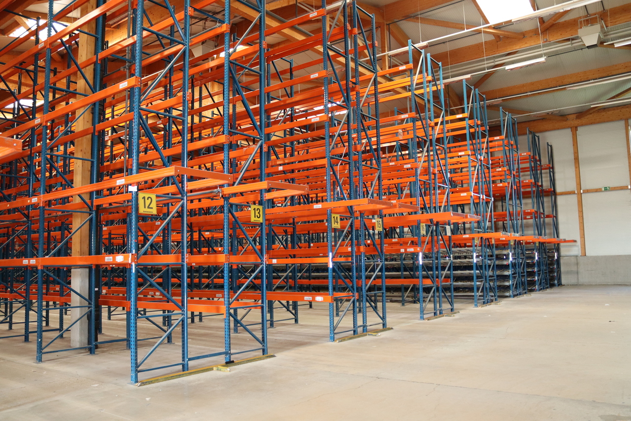 1140m² storage room