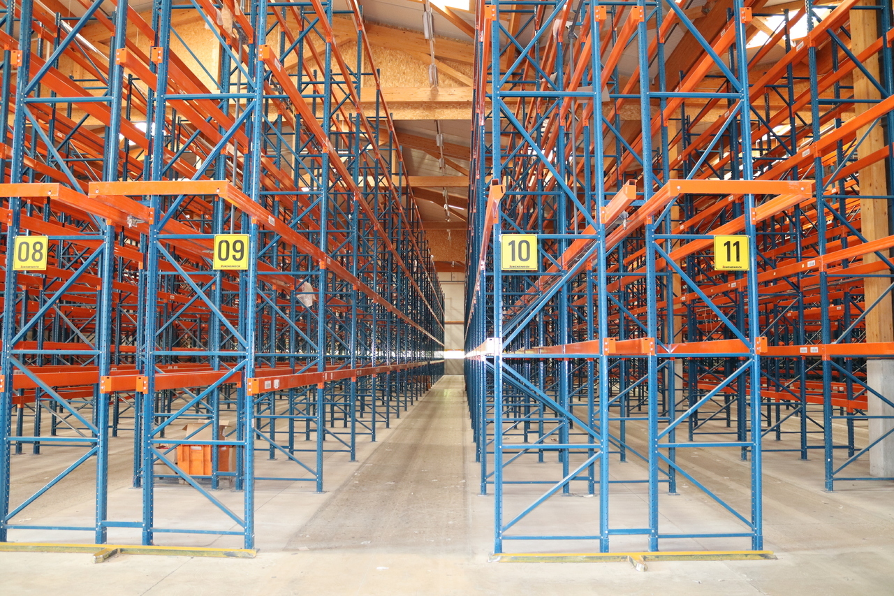 1140m² storage room