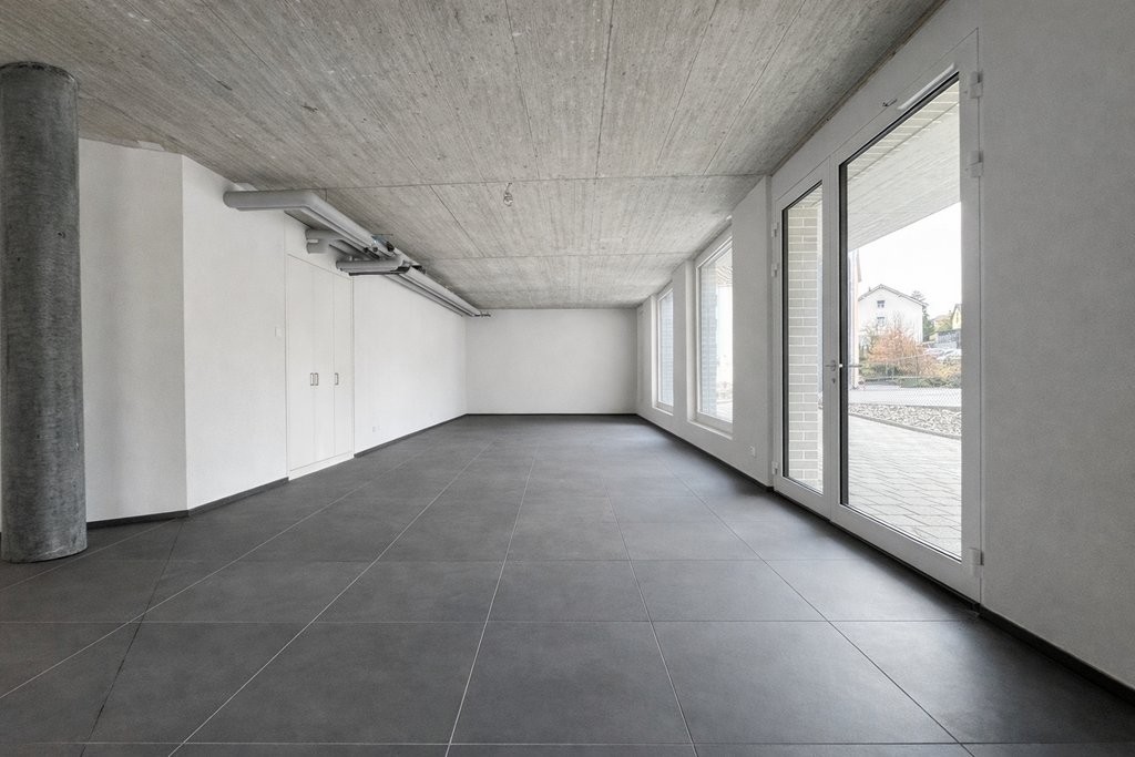 100m² commercial