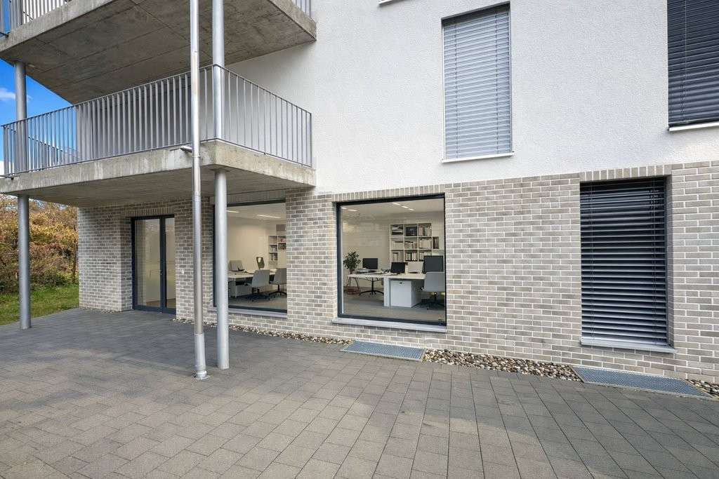 100m² commercial