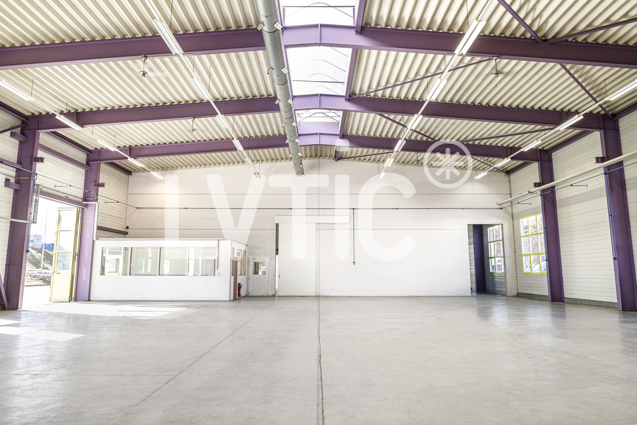636m² industrial object, photo 3 sur 9