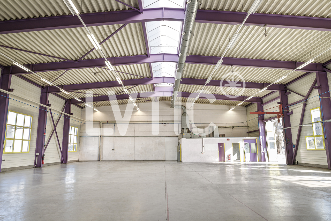 636m² industrial object, photo 2 sur 9