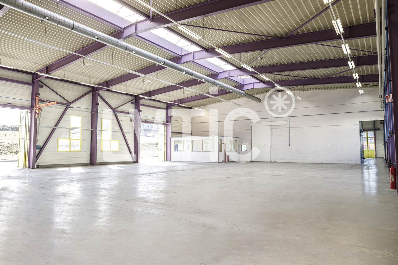 636m² industrial object, photo 1 sur 9