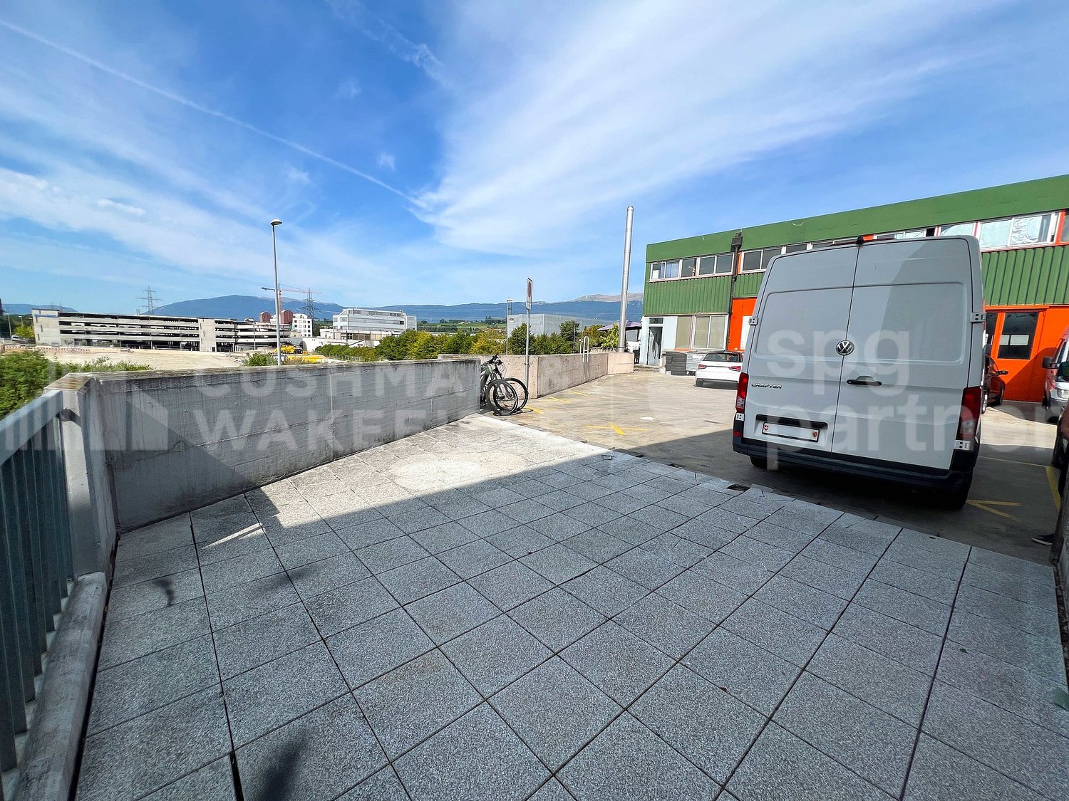 940m² commercial